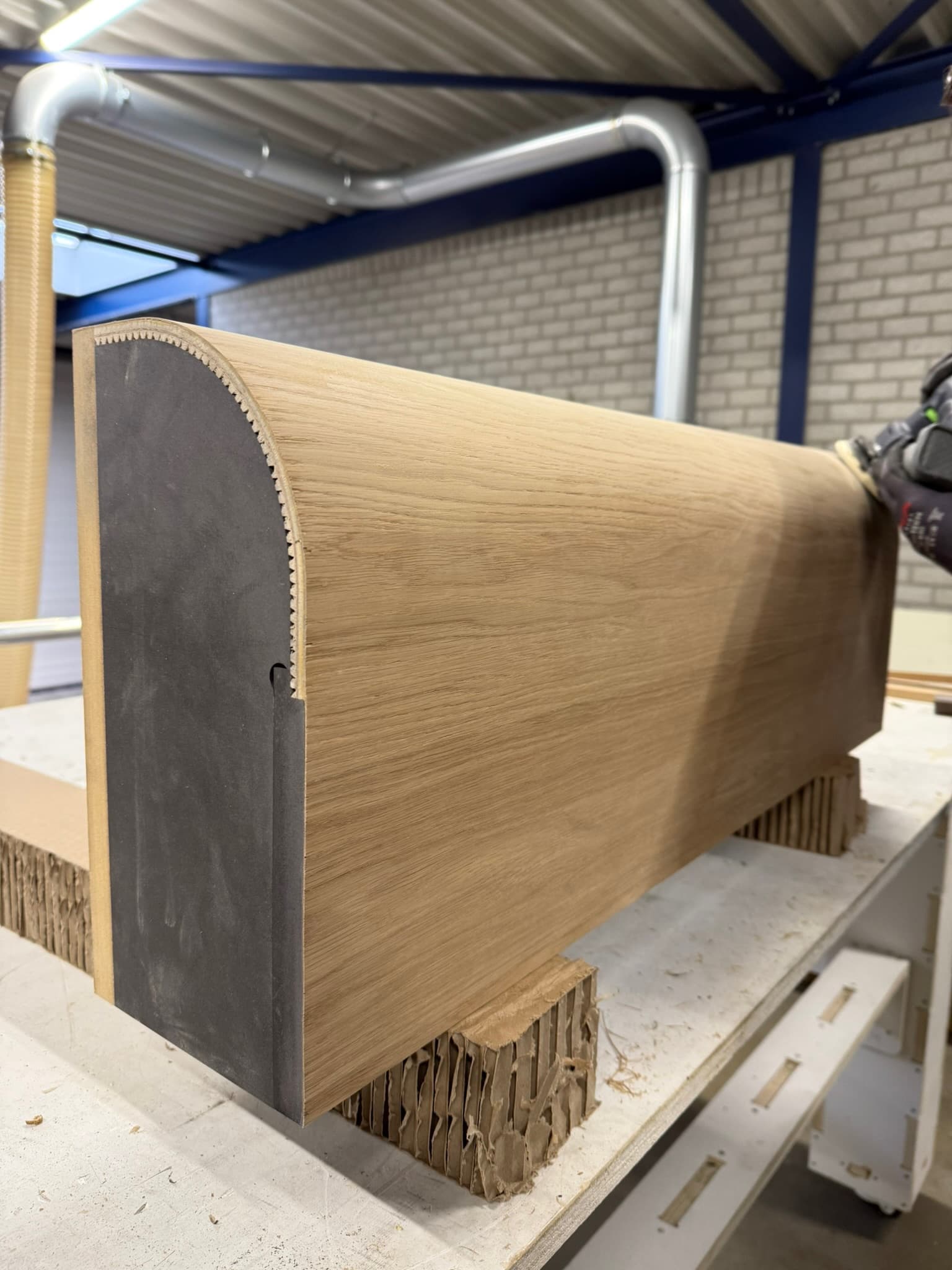 Maatwerk Japandi keuken met eiken houten fronten