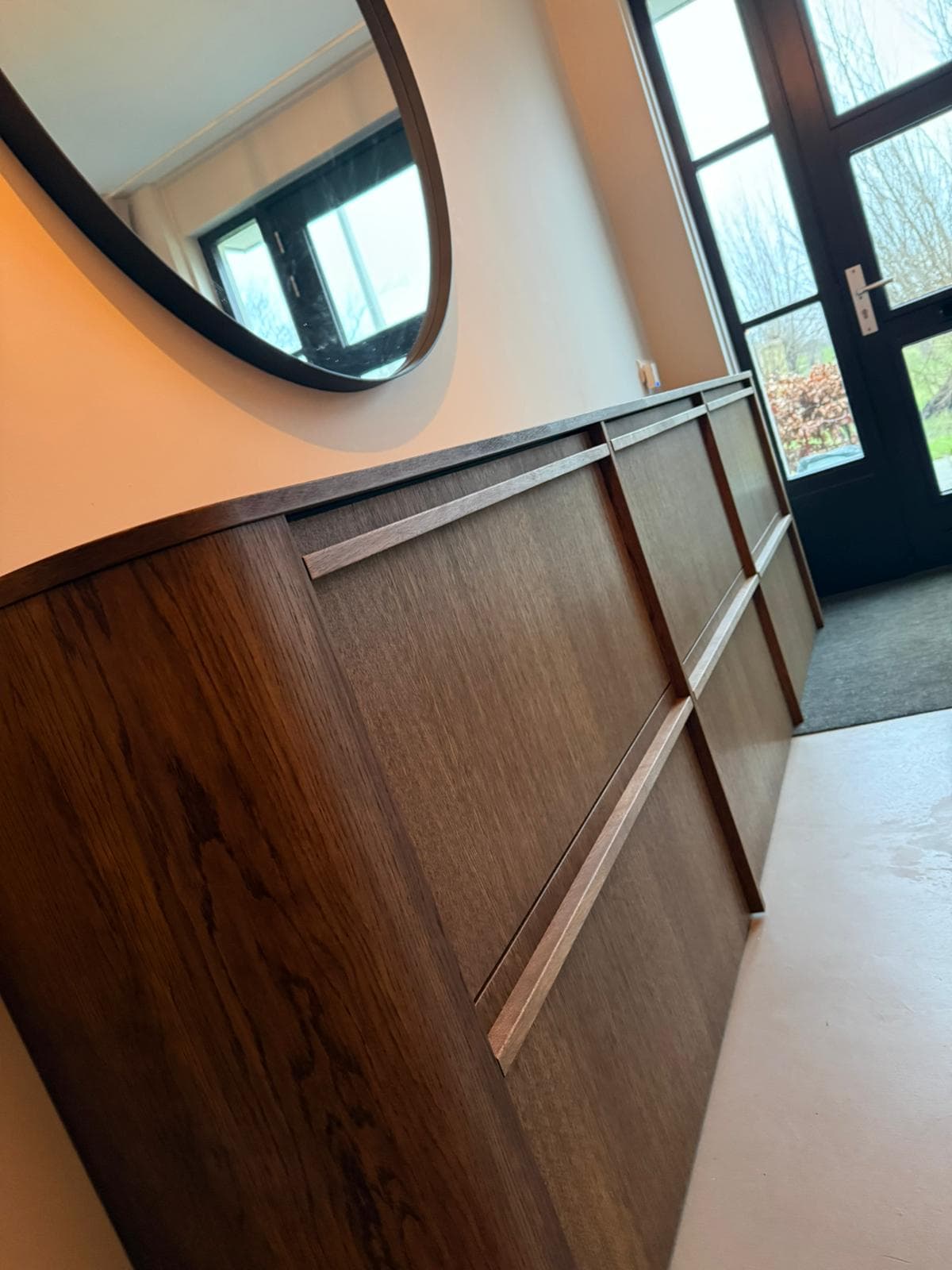 Maatwerk Japandi schoenenkast in eikenhout